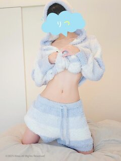 エアコンの下でアイス....